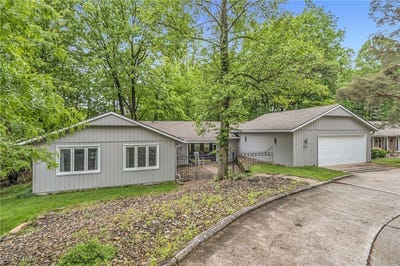 /international/us/17404-falling-water-road-strongsville-oh-110099673809/