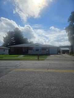 /international/us/901-s-main-street-cuba-city-wi-110100986592/