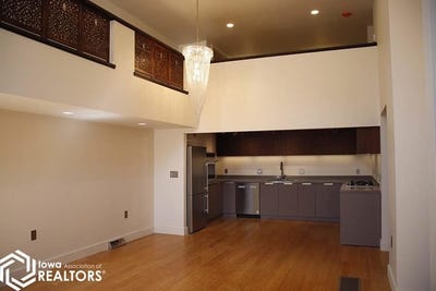 /international/us/51-e-broadway-101-fairfield-ia-110100920508/