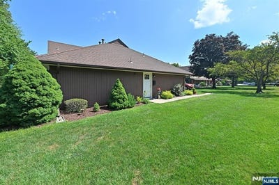 /international/us/19-1-tamaron-drive-waldwick-nj-110101266461/