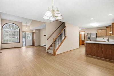 /international/us/2305-rosemary-curve-hudson-wi-110106073340/