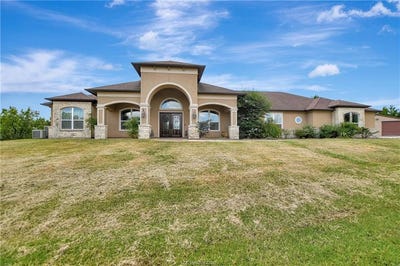 /international/us/690-meadow-bend-road-bellville-tx-110109841895/