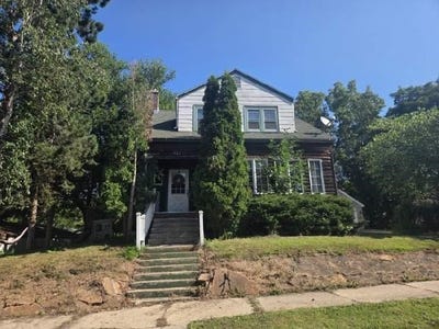 /international/us/523-vine-street-reedsburg-wi-110101293505/