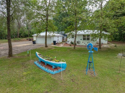 /international/us/1207-s-main-street-necedah-wi-110100212832/