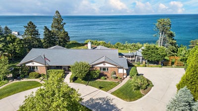 /international/us/620-oak-tree-rd-sheboygan-wi-110108847968/