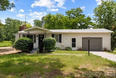 /international/us/1323-locust-grove-road-hendersonville-nc-110108537637/