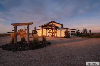 /international/us/11850-n-5th-e-idaho-falls-id-110120489248/