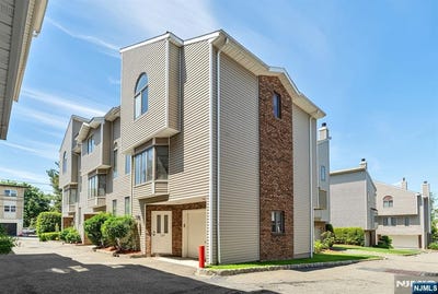 /international/us/125-roosevelt-place-palisades-park-nj-110108337861/