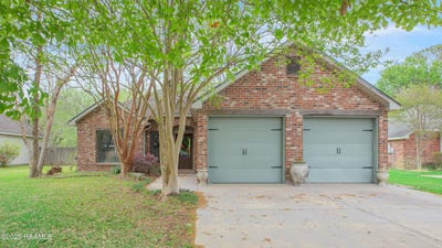 /international/us/109-briar-green-drive-youngsville-la-110098342341/