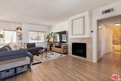 /international/us/5805-whitsett-ave-valley-village-ca-110106367921/