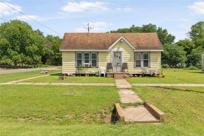 /international/us/304-w-burnett-calvert-tx-110100997193/