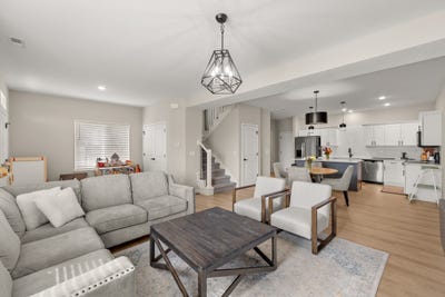 /international/us/1012-maple-street-waukee-ia-110106328795/