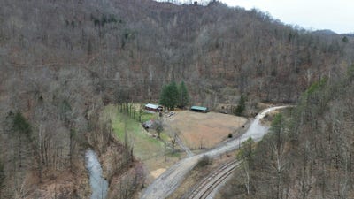 /international/us/1439-wolf-creek-middle-fork-road-pilgrim-ky-110104999247/