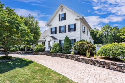 /international/us/1322-pond-st-franklin-ma-110110350022/
