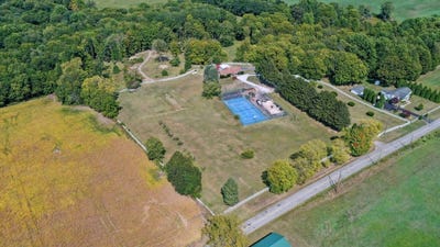/international/us/5563-spring-creek-road-three-oaks-mi-110104496457/