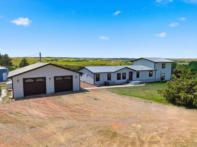 /international/us/19131-sandstone-road-belle-fourche-sd-110108963325/