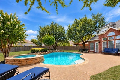 /international/us/5317-begonia-court-fort-worth-tx-110120087578/
