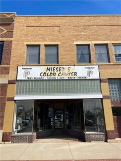 /international/us/18-e-central-street-springfield-mn-110108350682/