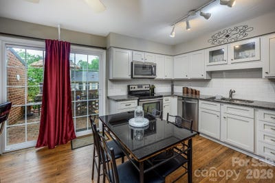 /international/us/911-21st-avenue-ne-hickory-nc-110107680541/