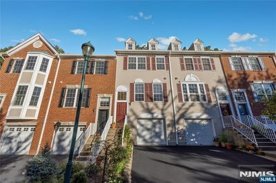 /international/us/1179-chedworth-circle-mahwah-nj-110120551732/