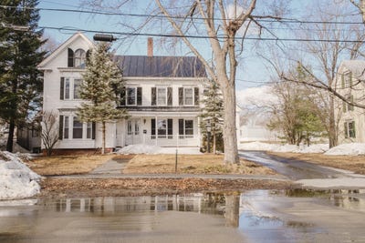 /international/us/18-maple-street-skowhegan-me-110106007237/