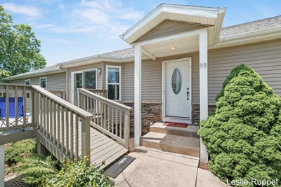 /international/us/98-homestead-acres-road-nw-sparta-mi-110108999028/