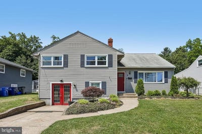 /international/us/8-rose-lane-burlington-nj-110108802088/