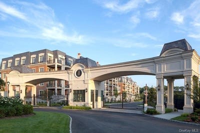 /international/us/5000-royal-court-north-hills-ny-110103972765/