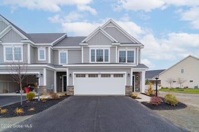 /international/us/13-priddle-lane-latham-ny-110094469574/