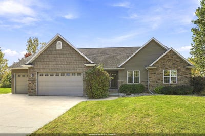 /international/us/2701-e-glenhurst-lane-appleton-wi-110120563199/