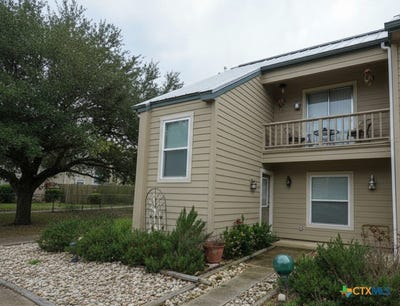 /international/us/19-marina-circle-wimberley-tx-110106567200/