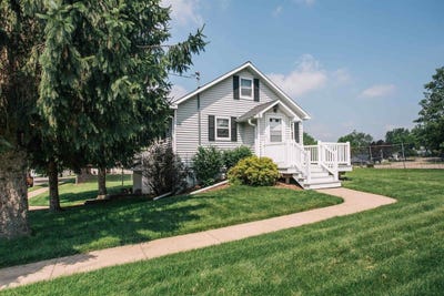 /international/us/106-w-division-street-greenwood-wi-110100917794/