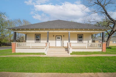 /international/us/1104-n-bolivar-marshall-tx-110098308205/
