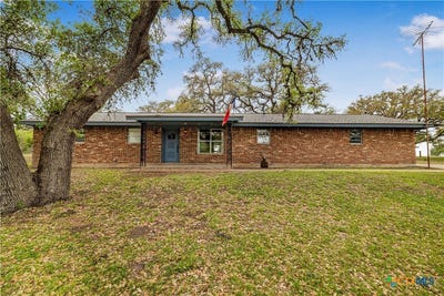 /international/us/3628-state-highway-119-yorktown-tx-110107339584/