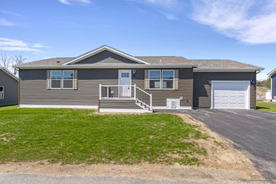 /international/us/16-colony-way-kittery-me-110107940372/