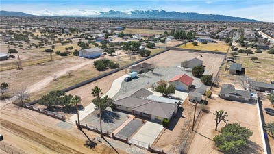 /international/us/8756-oakwood-avenue-hesperia-ca-110098015947/