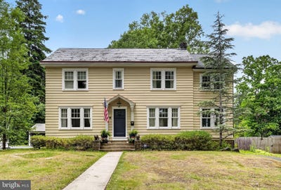 /international/us/16-w-ferry-road-yardley-pa-110108997372/