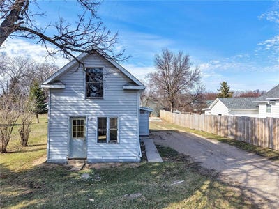 /international/us/418-main-street-e-detroit-lakes-mn-110108168430/