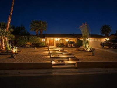 /international/us/73837-playa-vista-drive-29-palms-ca-110119631266/
