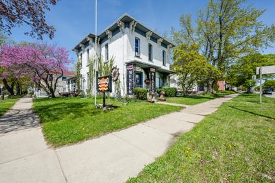 /international/us/922-main-street-st-joseph-mi-110107778605/