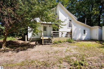 /international/us/3423-old-state-road-frankfort-mi-110100652106/
