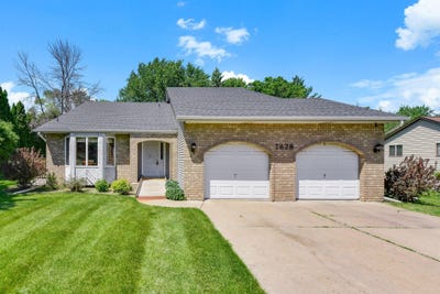 /international/us/7628-stillwater-boulevard-n-oakdale-mn-110108541646/