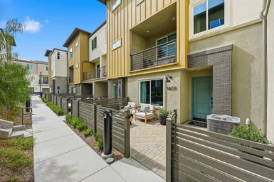 /international/us/14102-jonah-way-san-diego-ca-110107479628/