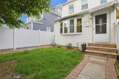 /international/us/10219-213th-street-queens-village-ny-110108705656/