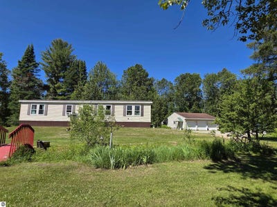 /international/us/520-ne-old-m-66-kalkaska-mi-110108975759/