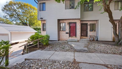 /international/us/1108-e-jefferson-street-bloomington-il-110108059144/