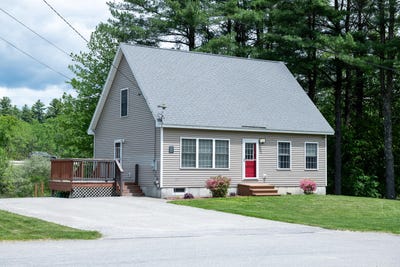 /international/us/1-rose-terrace-auburn-me-110108379733/