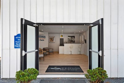 /international/us/142-montauk-highway-westhampton-ny-110100244472/