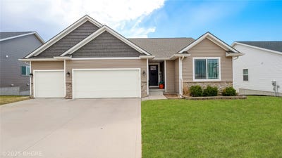 /international/us/1009-e-madison-avenue-indianola-ia-110098256291/