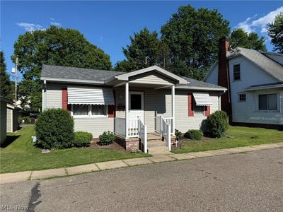 /international/us/441-esther-court-nw-new-philadelphia-oh-110108493095/